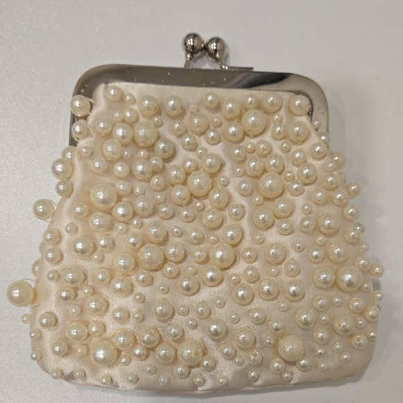 Vintage Pearl-Embellished Cream Clutch - Picture 1 of 13